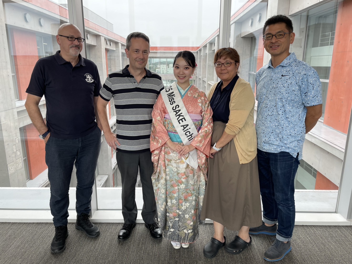 母校であり現在も学んでいる南山大学を表敬訪問し、ロバート・キサラ