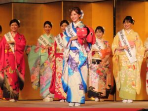 長瀬志珠、着物とみひさ
